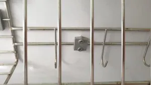 крепеж для навесного ящика для посу...