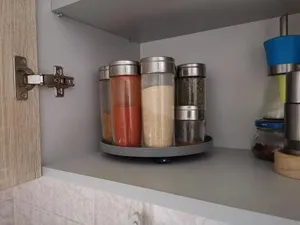 Вращающаяся подставка для специй.