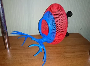Ажурная кормушка для птиц на окно.