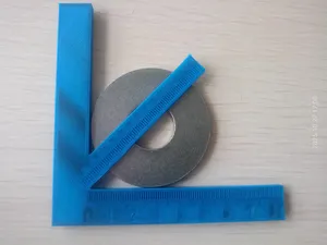 Угольник 90 и 45 градусов.