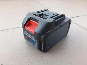 Низ корпуса аккумулятора типа китайской Makita на 2-е и 3-и параллели + холдеры