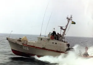 Ч.6 Сторожевой катер проекта 1400 (1400М) «Гриф» (Patrol boat Zhuk class) ВМФ СССР 1:35 (Part 6) Дополнение: подставка под корпус, перо руля, фиксаторы батареи, крепление двигателей 365, корзина под серву.
