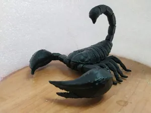 Огромный скорпион