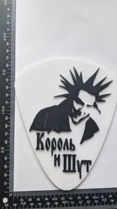 Эмблема король и шут на подставке