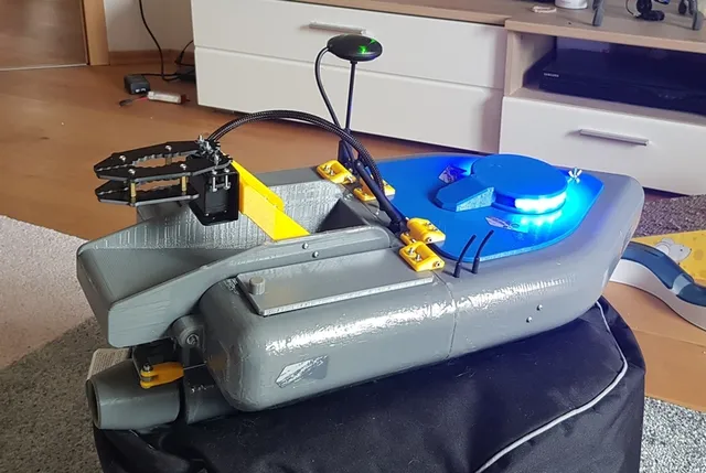 Fish finder boat — Image 2 of 6