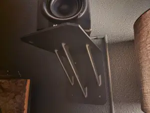 Shelf for studio monitors and bookshelf speakers