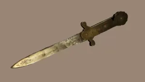 Knife labeled Leshnitsa 1917 Macedonia