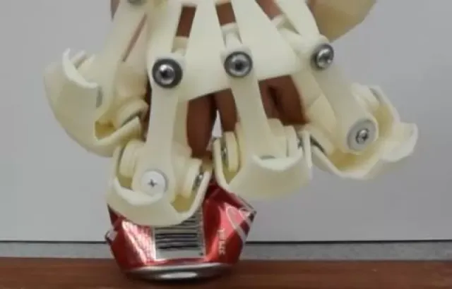 3D Printed Exoskeleton Hands — Image 4 of 6