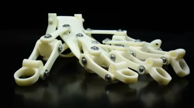 3D Printed Exoskeleton Hands — Image 2 of 6