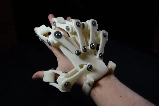 3D Printed Exoskeleton Hands — Image 6 of 6