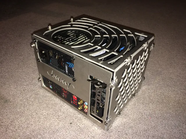 6 liter ITX Gaming Computer Case — Фото 3 из 17