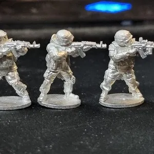 RUSG4 Modern Russian army with Gorka suits and AK74m skirmish poses 20mm 1/72