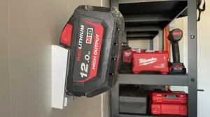 Milwaukee M18 Heavy-Duty battery holder (High Demand & Forge) // Akku-Halter (High-Output & Forge)