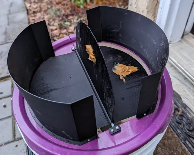 Bucket Spinner Live Mouse Trap — Image 3 of 3