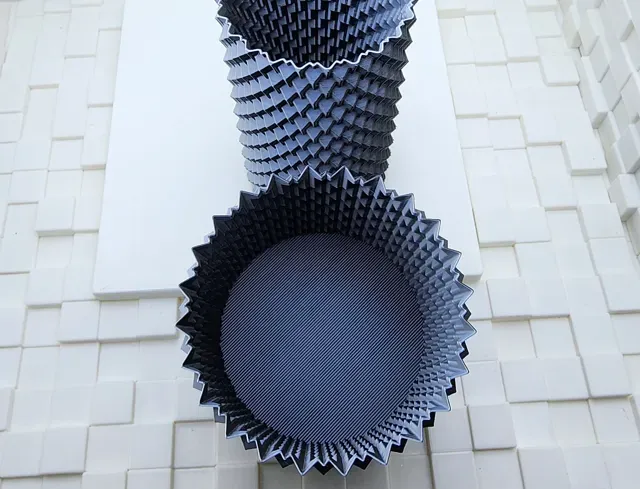 2-Point Perspective Spiral Vases — Фото 3 из 4