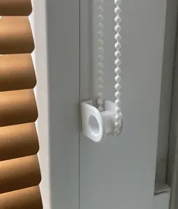 Roller blind scroller no drilling