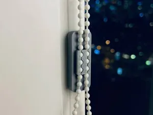 Window blinds chain holder