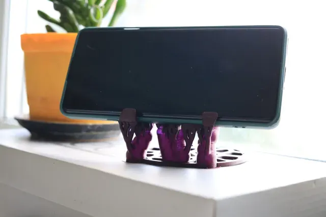 Organic Voronoi Phone Stands — Image 7 of 11