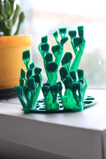 Organic Voronoi Phone Stands — Image 2 of 11