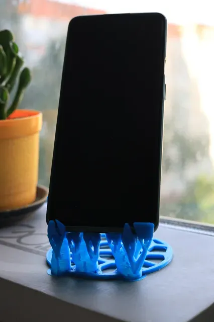 Organic Voronoi Phone Stands — Image 8 of 11