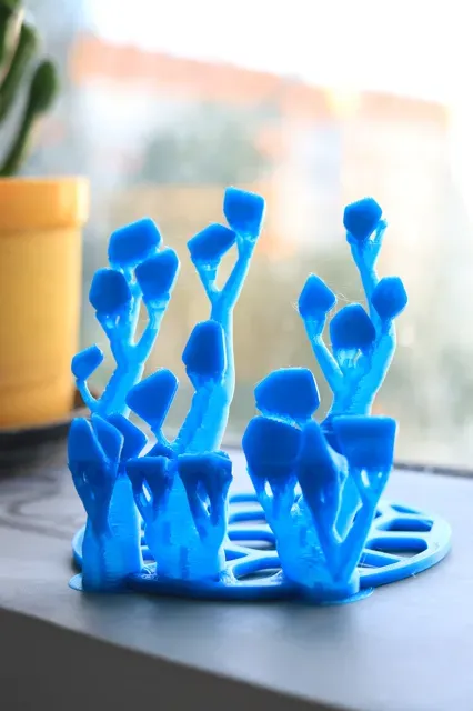 Organic Voronoi Phone Stands — Image 3 of 11