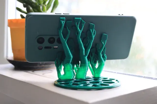 Organic Voronoi Phone Stands — Image 9 of 11