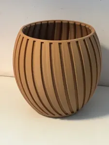 Spiral vase / pen holder
