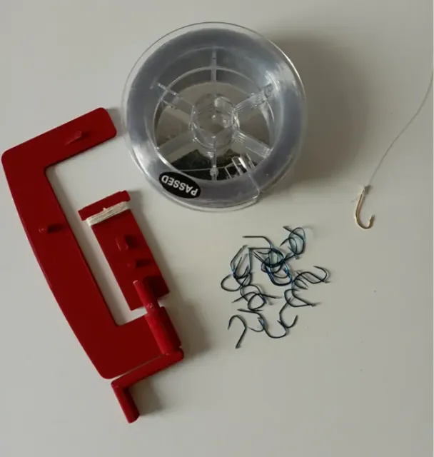 Hook Tying helper