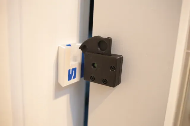 Slide Door Handle and Lock — Image 9 of 15