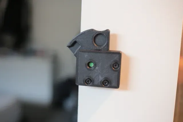 Slide Door Handle and Lock — Image 4 of 15