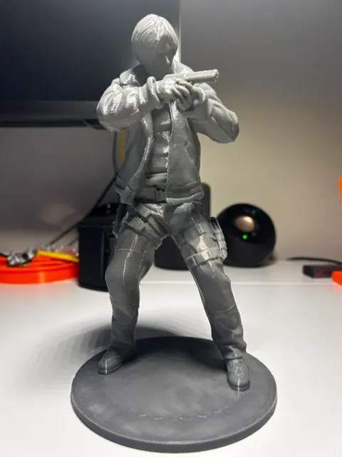 Action figure leon kennedy resident evil — Image 2 of 7
