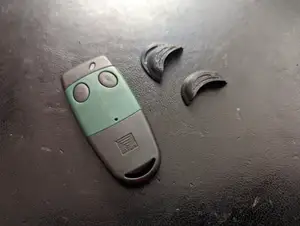 Cardin S449 remote control battery cover
