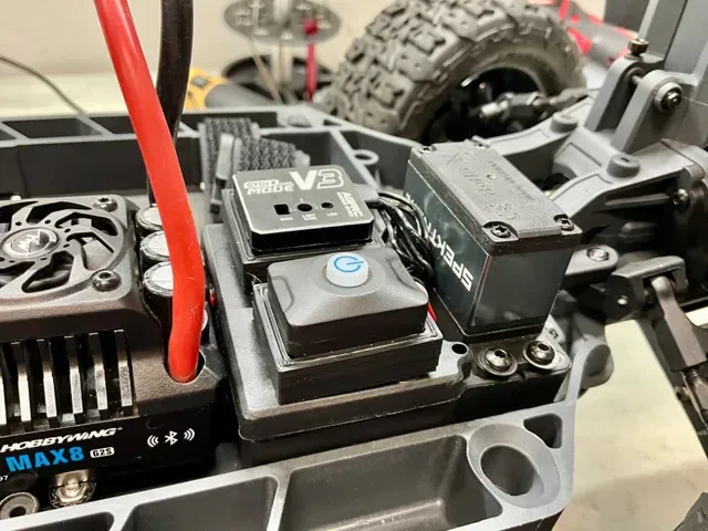 Arrma 4s Models ESC Switch/Gyro Mount — Image 5 of 6