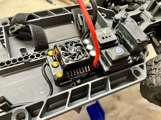 Arrma 4s Models ESC Switch/Gyro Mount — Image 4 of 6