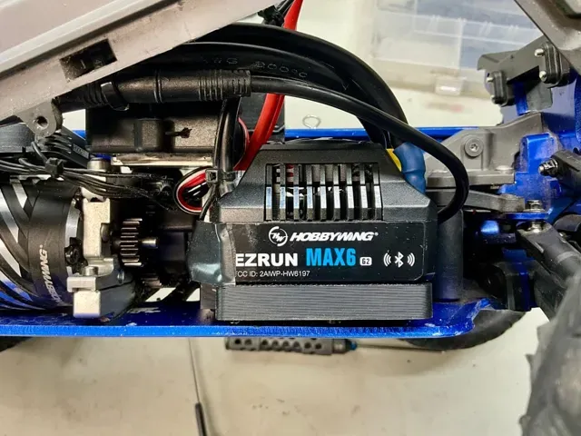 Traxxas Sledge Front ESC Mount — Фото 4 из 6