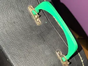 Guitar case handle