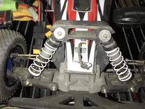 Rustler/Bandit Traxxas 2WD Shock tower guard