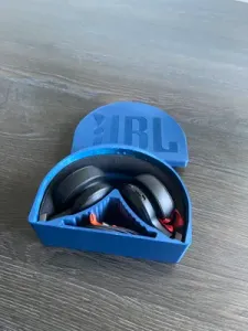 Case for JBL LIVE 670NC headphones.