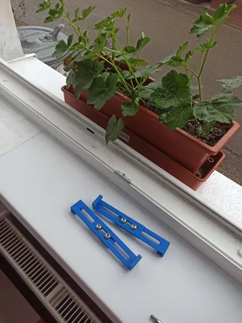 Flower pot holder - Držák na květináč za okno — Image 2 of 10