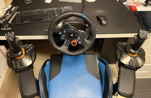 Thrustmaster T16000M V2 holder for DX Racer chair — Image 2 of 7