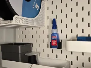 SKADIS attachment for loctite super glue