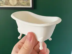 Miniature bathtub