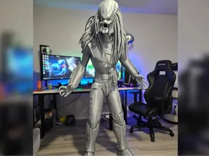 Life-Size Alien Vs Predator Part 3