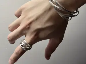 镂空戒指 简约风格