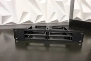 Hot swap 10-inch rack plate for 4 SSD units 5ux2u