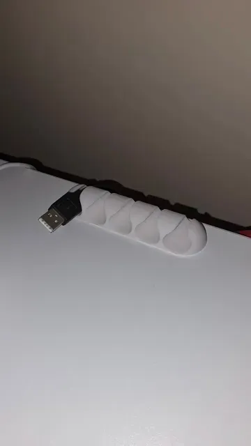 Fermacavi da Scrivania - Desk Cable Holder — Image 4 of 5