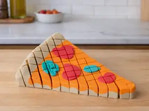 Flexi Pizza Slice Toy – Articulated Food Fidget