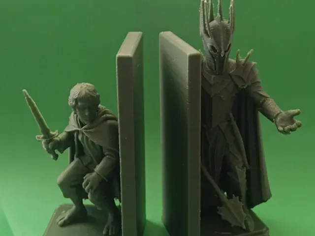 The Lord of the Rings / Frodo and Sauron bookend