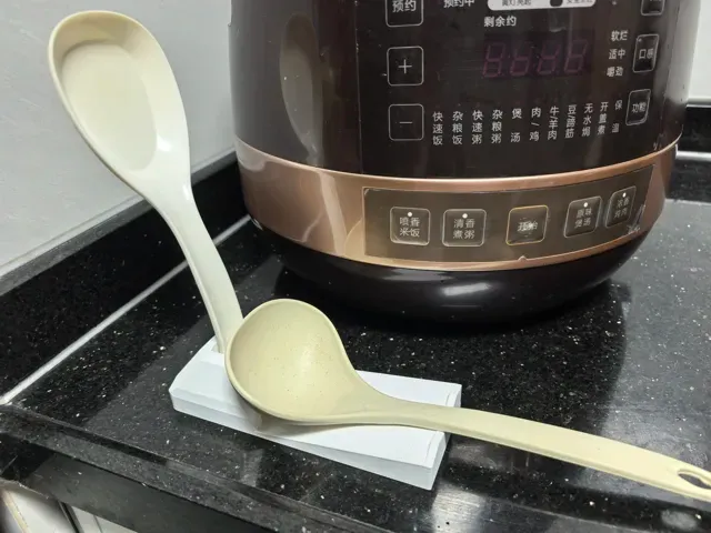 饭勺架，多种摆放形态 — Image 2 of 14
