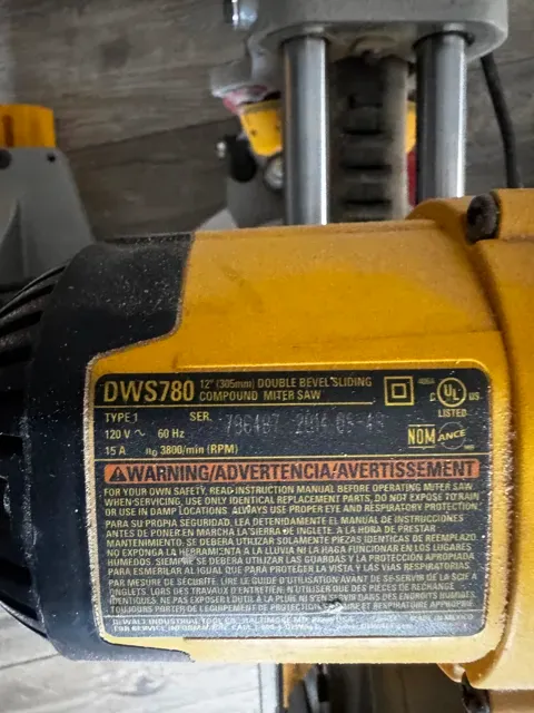 DeWalt DWS780 Miter Saw to DXV09P Shop Vac — Фото 4 из 5